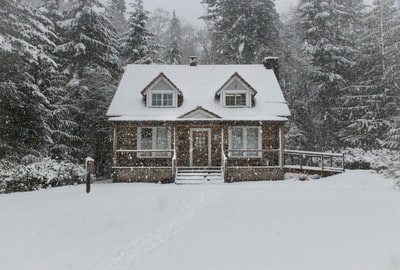 满是雪的房子